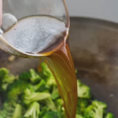 Cách làm thịt bò xào bông cải dầu mè