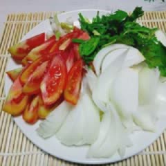 Cách làm Thịt Bò Xào Cà Chua đơn giản cho bữa cơm cả nhà