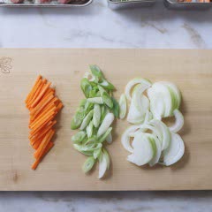 Cách Làm Thịt Bò Xào Hành Tây Cà Rốt