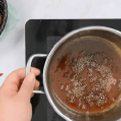 Cách làm thịt bọc trứng lòng đào sốt me