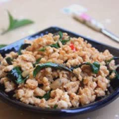 Cách làm Thịt Gà Băm Rang Húng Quế Đậm Đà, Đưa Cơm