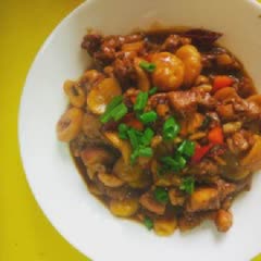 Cách làm thịt gà om hạt dẻ béo thơm
