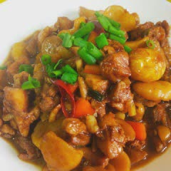 Cách làm thịt gà om hạt dẻ béo thơm