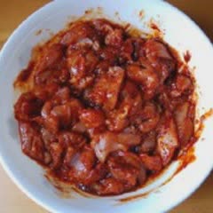 Cách làm thịt gà xào bắp cải