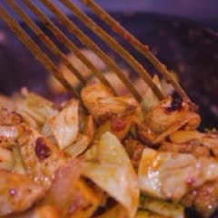 Cách làm thịt gà xào bắp cải