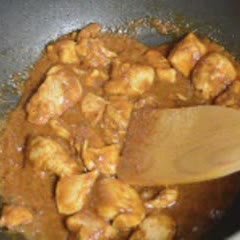 Cách làm thịt gà xào gà ri cay thơm kiểu Thái
