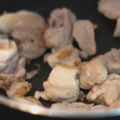 Cách làm Thịt gà xào măng tây sốt kem
