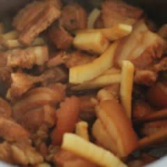 Cách Làm Thịt Heo Kho Dừa Đậm Đà Cho Bữa Cơm Nhà
