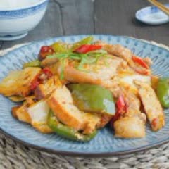 Cách làm thịt heo xào ớt bắp cải