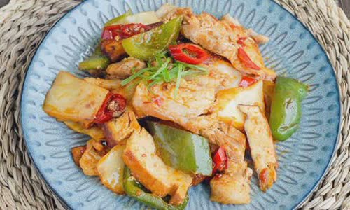 Cách làm thịt heo xào ớt bắp cải