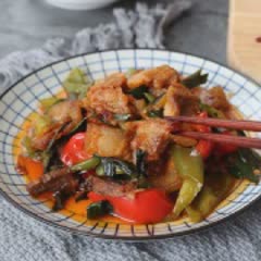 Cách làm thịt heo xào ớt sa tế