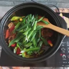 Cách làm thịt heo xào ớt sa tế