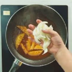 Cách làm thịt nạc chiên sốt chua ngọt