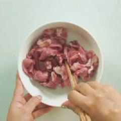 Cách làm thịt nạc chiên sốt chua ngọt