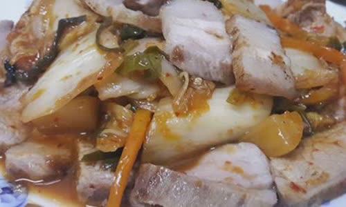 Cách làm thịt sốt kim chi cải thảo
