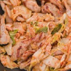 Cách Làm Thịt Xào Kim Chi Thơm Ngon Đưa Cơm Ở Nhà