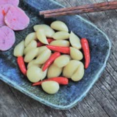 Cách làm tỏi ngâm giấm trắng giòn