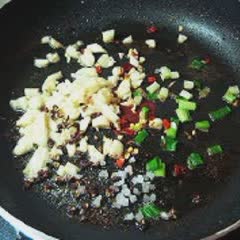 Cách Làm Tôm Chiên Tỏi Ớt Ăn Cực Ghiền Ngày Mưa