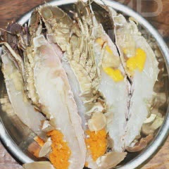 Cách làm tôm mũ ni xóc trứng muối