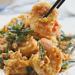 Cách làm Tôm sốt trứng muối lá cà ri