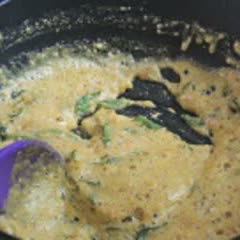 Cách làm Tôm sốt trứng muối lá cà ri