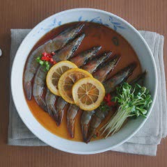 Cách làm tôm tươi ngâm nước tương và thảo mộc