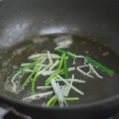 Cách làm tôm xào hành tây và cà rốt