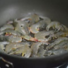 Cách làm tôm xào hành tây và cà rốt