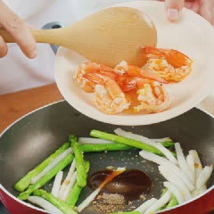 Cách Làm Tôm Xào Măng Tây Hấp Dẫn Cho Bữa Cơm Nhà