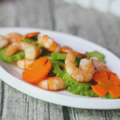 Cách làm tôm xào mướp đắng cà rốt