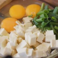 Cách làm Trứng Chiên Đậu Hũ Non ngon miệng đãi gia đình