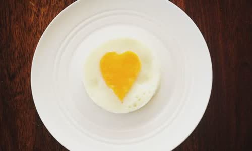 Cách làm trứng chiên hình trái tim