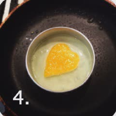 Cách làm trứng chiên hình trái tim