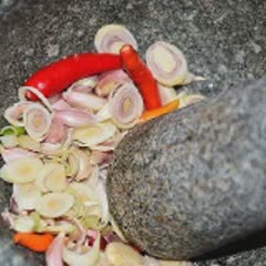 Cách làm trứng chiên lá chuối