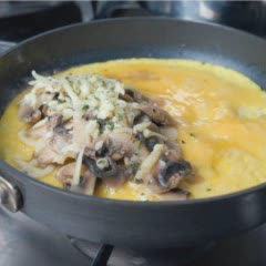 Cách làm trứng chiên nấm phô mai