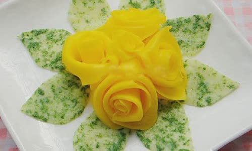 Cách làm trứng cuộn hoa hồng