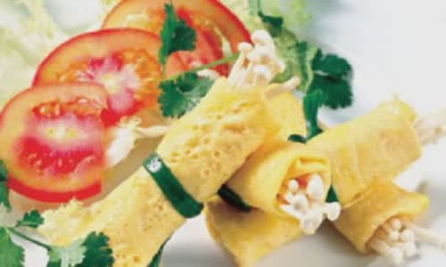 Cách làm trứng cuộn nấm kim châm