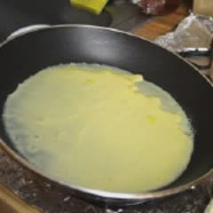 Cách làm trứng cuộn nấm kim châm
