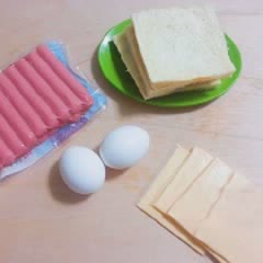 Cách làm trứng cuộn phô mai xúc xích