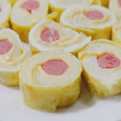 Cách làm trứng cuộn phô mai xúc xích