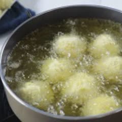Cách làm Trứng cút lộn chiên xù sốt bơ
