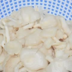 Cách làm trứng cút om nấm