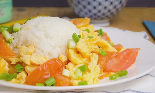 Trứng gà chiên cà chua