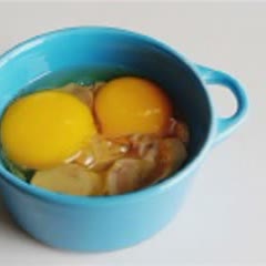 Cách làm trứng hấp xúc xích phô mai