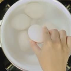 Cách làm Trứng kho nước tương Maggi