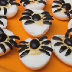 Cách Làm Trứng Luộc Hình Nhện Cho Tiệc Halloween