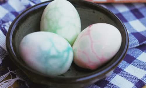 Cách làm trứng luộc nhuộm cho giáng sinh