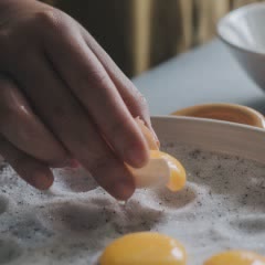 Cách làm Trứng muối vị thảo mộc