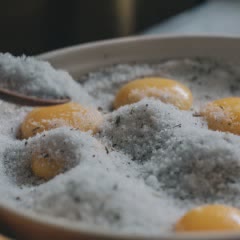 Cách làm Trứng muối vị thảo mộc