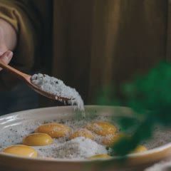 Cách làm Trứng muối vị thảo mộc